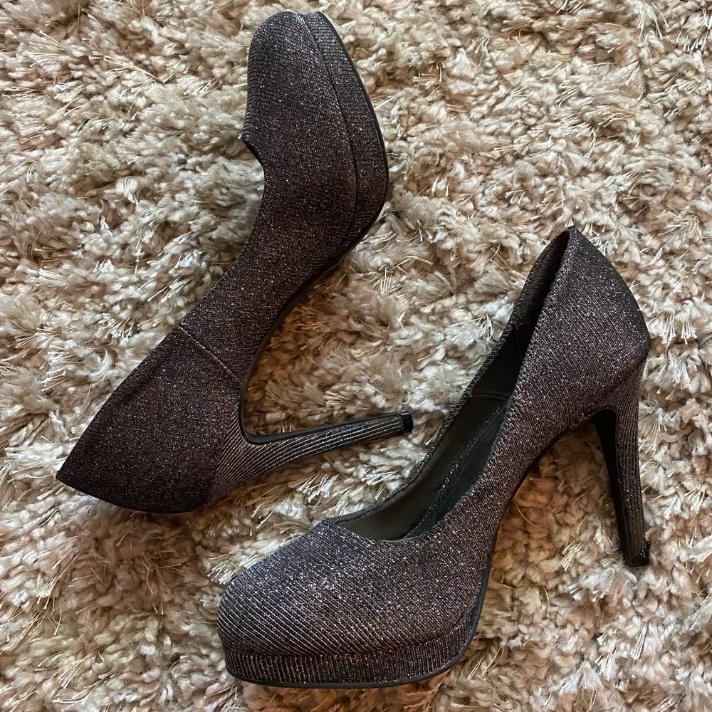 Super sexy, sparkly, high heels! 👠